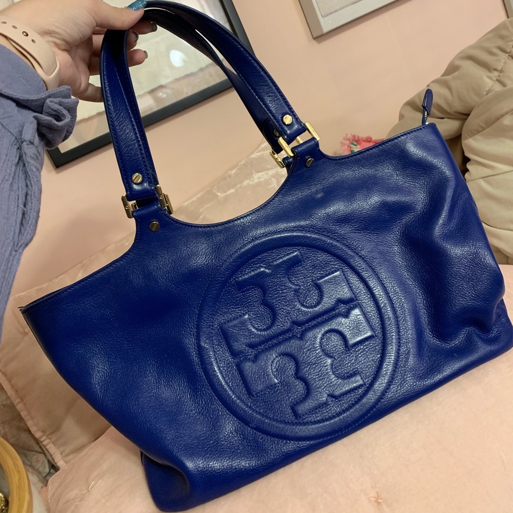Beautiful Blue Tory Burch Bombe Tote